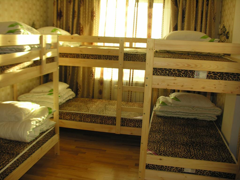 Triumph Astana Hostel Quarto foto