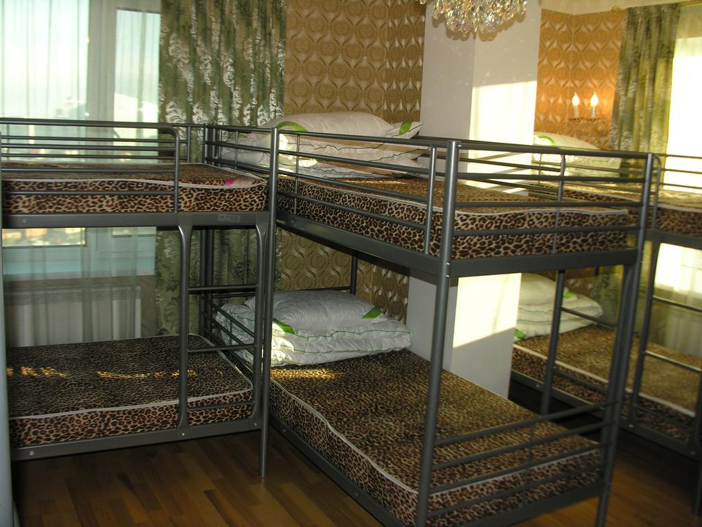 Triumph Astana Hostel Quarto foto